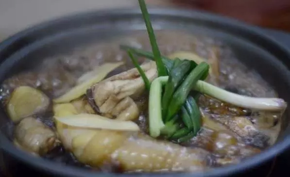超好吃「醬油雞」的秘制方法,2分鐘就能學會,光這一道菜就能吃好幾碗飯