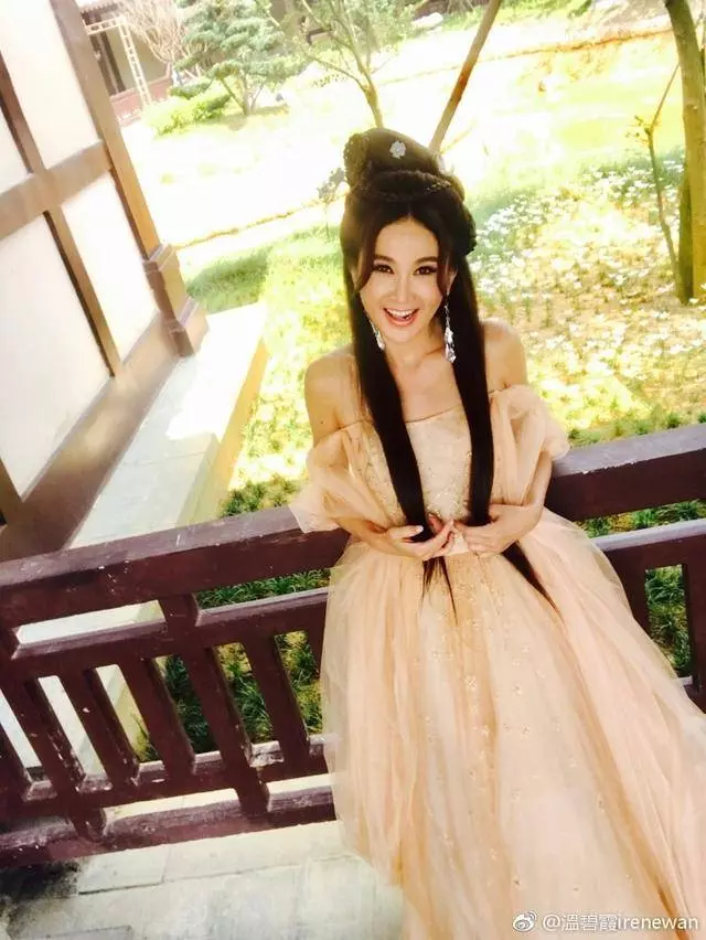 溫碧霞時隔17年再扮妲己,17年的變化讓人瞬間看掉下巴了,網友:有沒有老到,一目了然