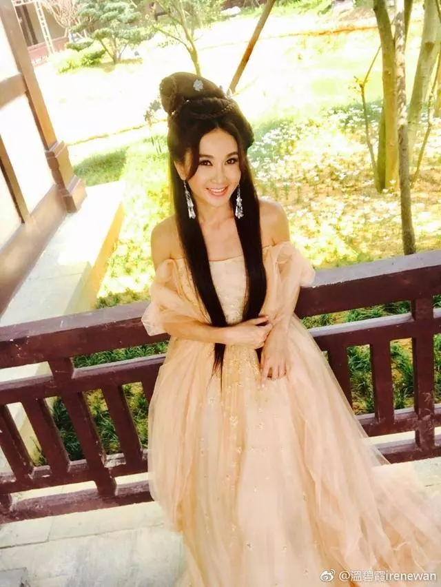 溫碧霞時隔17年再扮妲己,17年的變化讓人瞬間看掉下巴了,網友:有沒有老到,一目了然