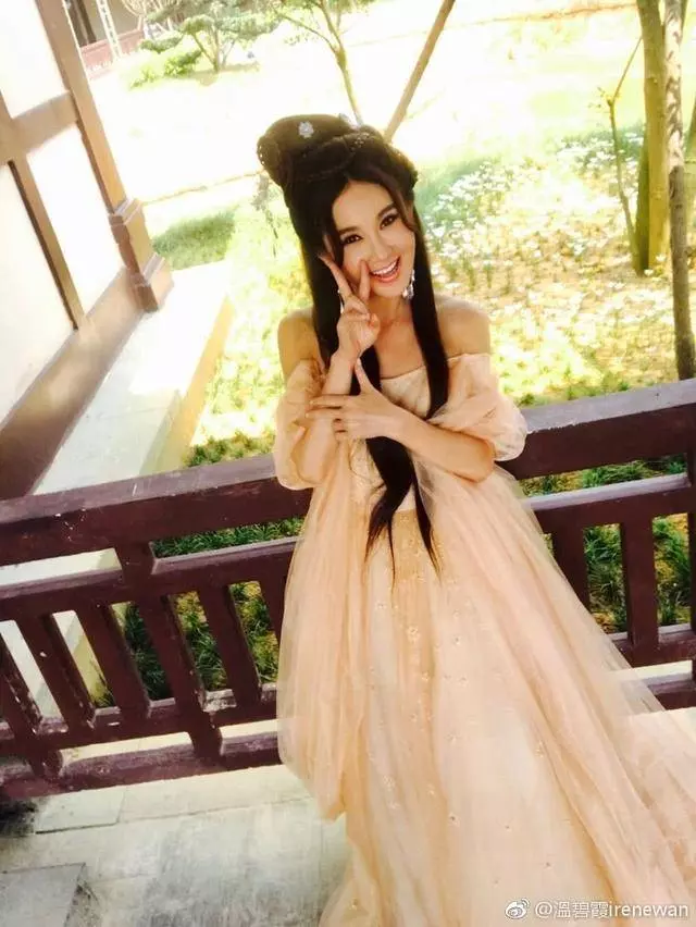 溫碧霞時隔17年再扮妲己,17年的變化讓人瞬間看掉下巴了,網友:有沒有老到,一目了然