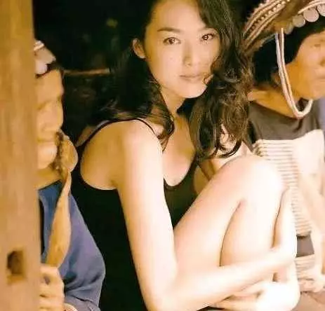 嫁億萬豪門遭7次家暴,生產前一天被打,妹妹為救她被打掉門牙