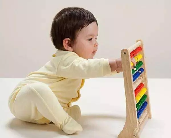 育兒師必備:1歲以內寶寶的50個早教小妙招!