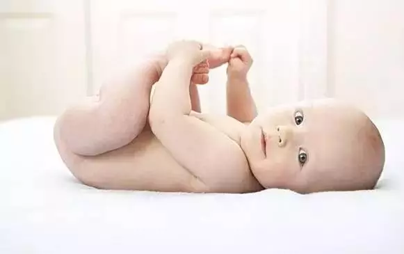 育兒師必備:1歲以內寶寶的50個早教小妙招!