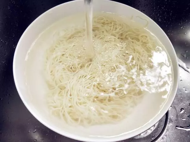 愛吃炒麵一定要收藏,教你這一招,炒出來的麵條不粘不成坨,真香