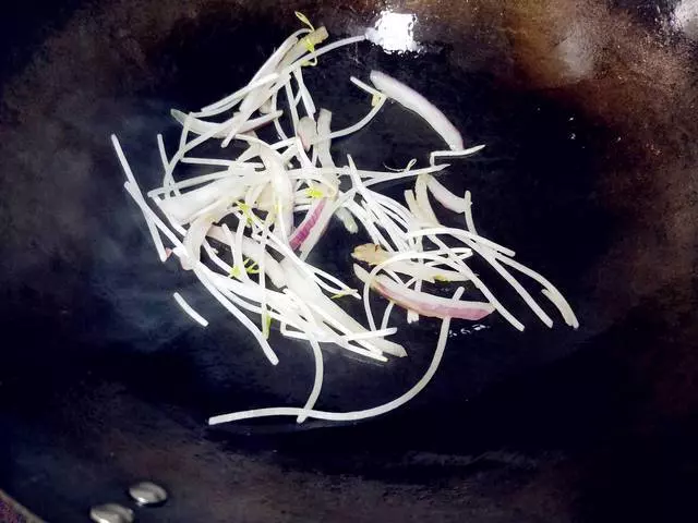 愛吃炒麵一定要收藏,教你這一招,炒出來的麵條不粘不成坨,真香