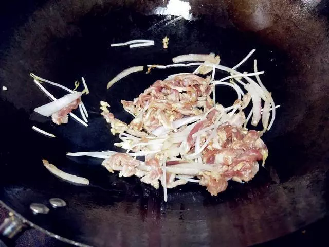 愛吃炒麵一定要收藏,教你這一招,炒出來的麵條不粘不成坨,真香