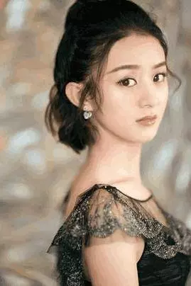 7年前他幫了趙麗穎一把,7年後趙麗穎力捧他女友