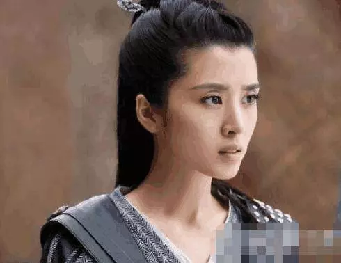 7年前他幫了趙麗穎一把,7年後趙麗穎力捧他女友