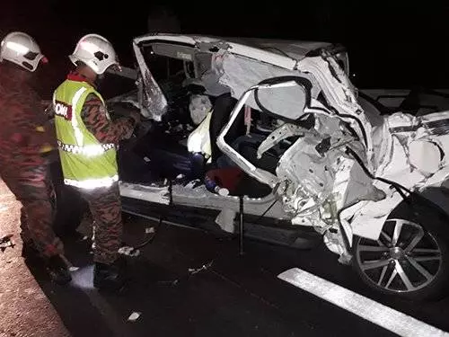 貨卡猛撞羅厘 3人慘死大道 阿彌陀佛