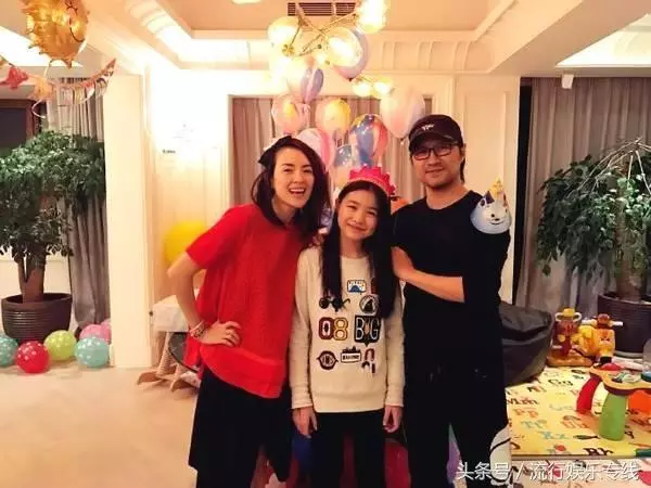 汪峰13歲女兒小蘋果近照曝光,沒想到小蘋果如今竟越變越美,顏值直追後媽章子怡,網友:順便帶她出道吧