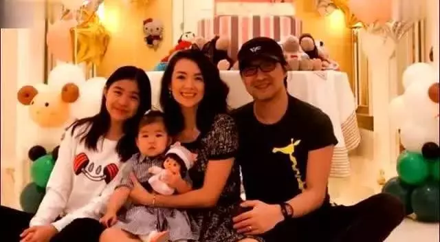 汪峰13歲女兒小蘋果近照曝光,沒想到小蘋果如今竟越變越美,顏值直追後媽章子怡,網友:順便帶她出道吧