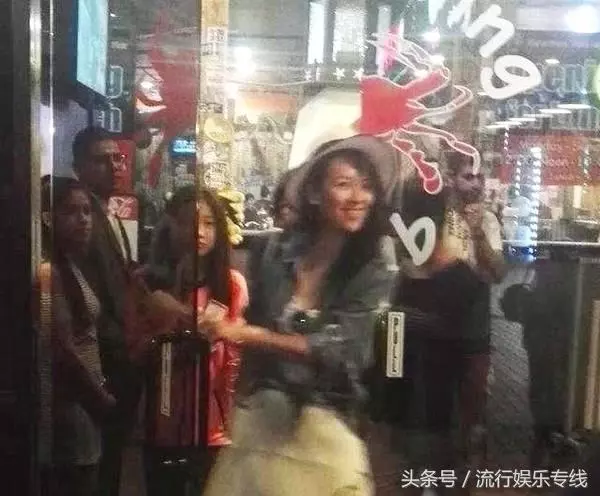 汪峰13歲女兒小蘋果近照曝光,沒想到小蘋果如今竟越變越美,顏值直追後媽章子怡,網友:順便帶她出道吧