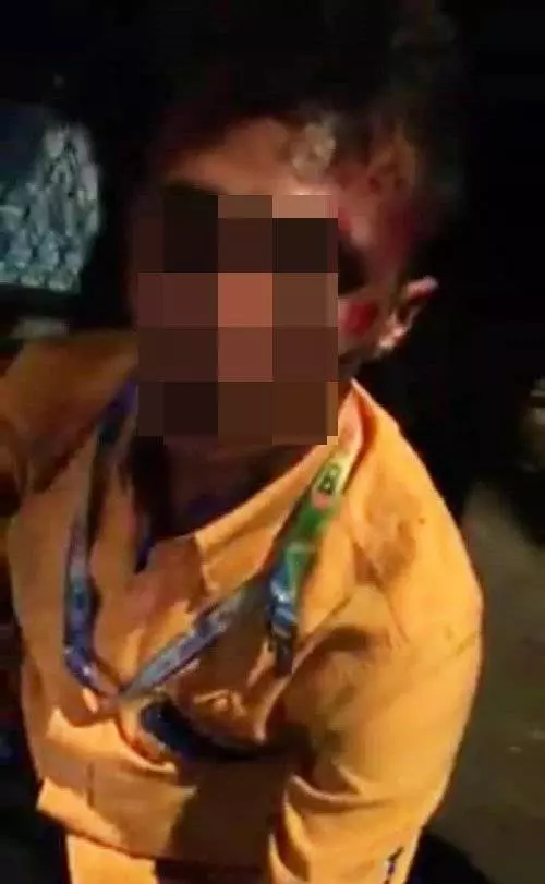 巴士撞擊路邊漢堡攤和撞傷小販後,竟想撞了逃,結果連環撞擊7輛轎車,還遭傷者家人追捕圍毆洩憤
