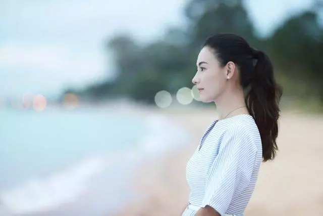 張柏芝有3張照片,謝霆鋒一直不敢看,看一次網友就會流淚