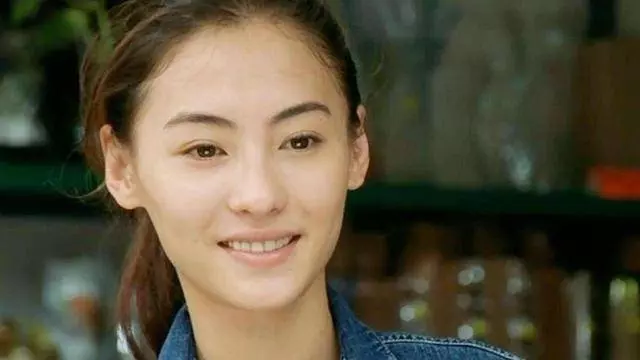 張柏芝有3張照片,謝霆鋒一直不敢看,看一次網友就會流淚