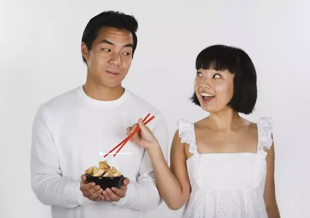 保姆做了五年突然辭職,我多給兩千,她哭的哽咽,我懵住了!