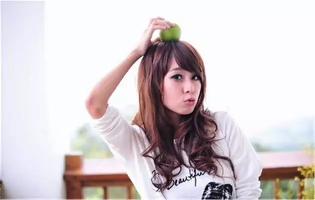 我生兒子大姑子封兩千紅包,一條秒撤的微信消息,我看清她的虛偽