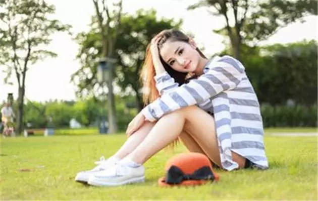 我生兒子大姑子封兩千紅包,一條秒撤的微信消息,我看清她的虛偽