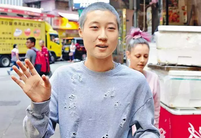 成龍19歲女兒「淪為乞丐」:毀掉她的只是可怕的原生家庭嗎?