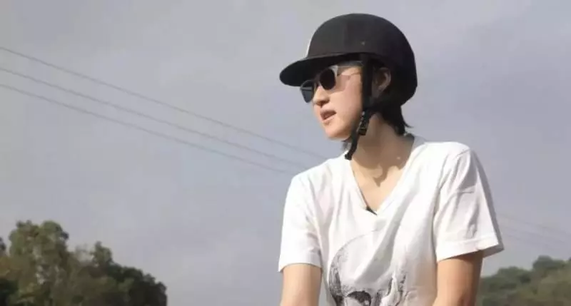 成龍19歲女兒「淪為乞丐」:毀掉她的只是可怕的原生家庭嗎?