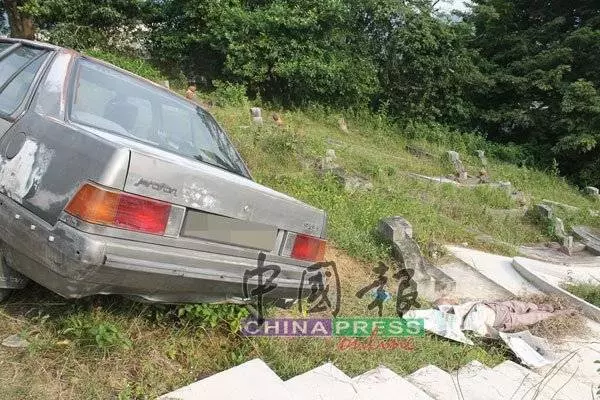 [ 大馬 ] 連人帶車失蹤30小時 老翁死在墳墓旁
