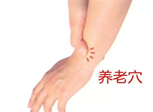 睡前這樣敲手掌36下,刺激十二經絡,降血糖,改善胸悶,頭不痛腳不麻,還能預防腦中風