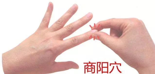 睡前這樣敲手掌36下,刺激十二經絡,降血糖,改善胸悶,頭不痛腳不麻,還能預防腦中風