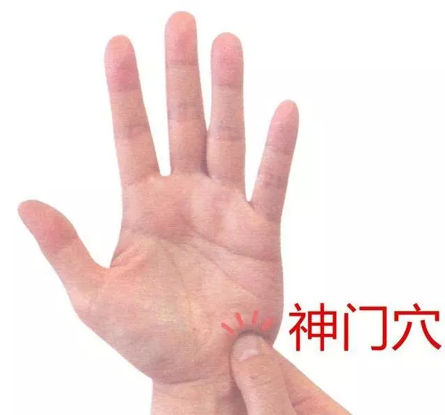 睡前這樣敲手掌36下,刺激十二經絡,降血糖,改善胸悶,頭不痛腳不麻,還能預防腦中風
