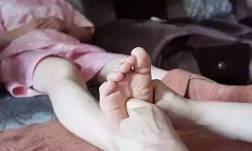 每天拍打雙腳10分鐘,腿更結實、膝關節更強勁,還能改善失眠,可預防上百種疾病