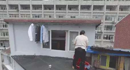 一家三口擠住7.5坪的紙片屋毫無生活品質,經過台男設計師逆天大改造後讓人都想住