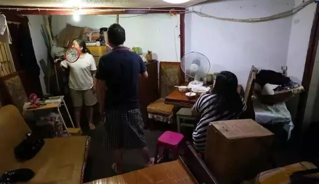 一家三口擠住7.5坪的紙片屋毫無生活品質,經過台男設計師逆天大改造後讓人都想住