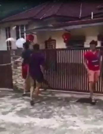 疑是大耳窿跑腿 上門追債全程被拍