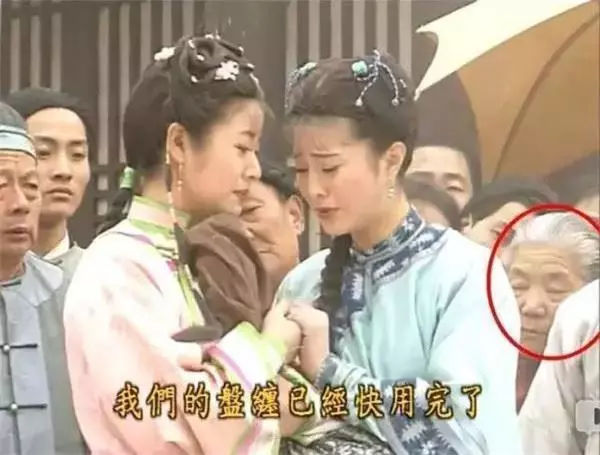 讓人笑瘋的影視一瞬間,比穿幫鏡頭還爆笑的「亮點」,臨演根本是來砸場的嘛!