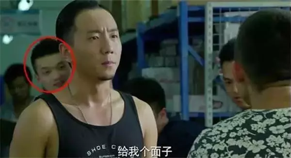 讓人笑瘋的影視一瞬間,比穿幫鏡頭還爆笑的「亮點」,臨演根本是來砸場的嘛!