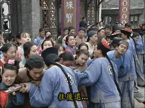 讓人笑瘋的影視一瞬間,比穿幫鏡頭還爆笑的「亮點」,臨演根本是來砸場的嘛!