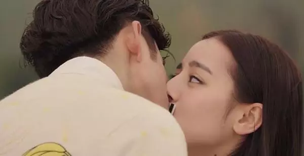 讓人笑瘋的影視一瞬間,比穿幫鏡頭還爆笑的「亮點」,臨演根本是來砸場的嘛!