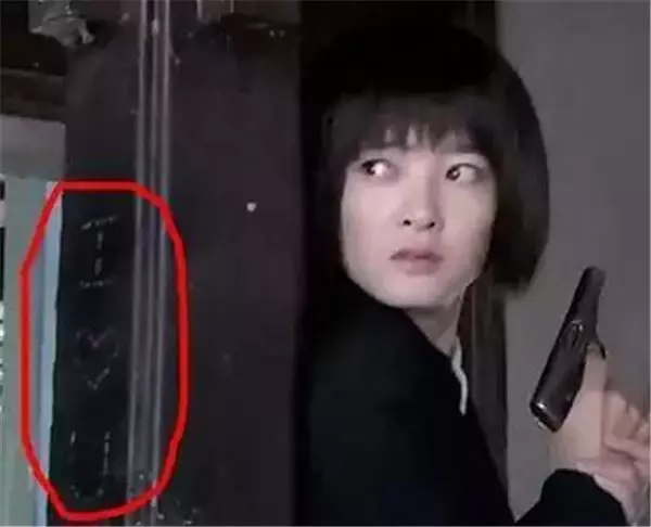 讓人笑瘋的影視一瞬間,比穿幫鏡頭還爆笑的「亮點」,臨演根本是來砸場的嘛!