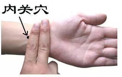 身體3個「睡眠開關」,睡前按一按,沾床就睡,一睡到天亮
