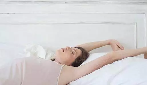身體3個「睡眠開關」,睡前按一按,沾床就睡,一睡到天亮
