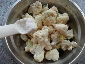 花菜別再干鍋了,試試我媳婦的這種做法,上桌後連孩子都搶著吃