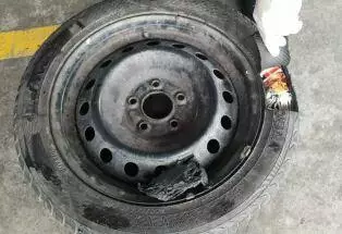 又一大馬男子在新加坡兀蘭關卡被捕，整輛車藏滿菸草