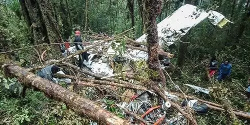 印尼小飛機墜毀 8人死12歲男童生還