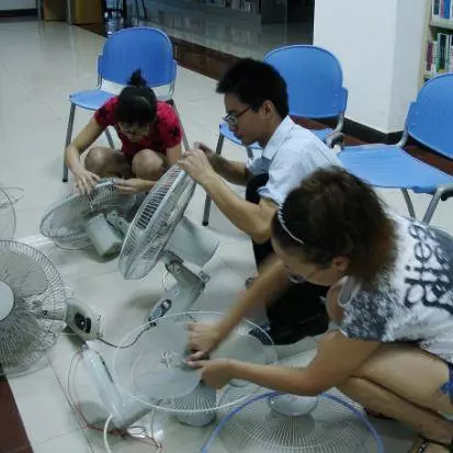 電風扇髒又多灰怎麼清洗?別急著收納,教你一招,風扇一塵不染!