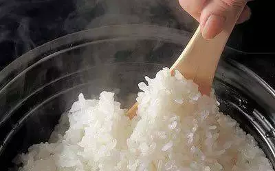 煮飯用熱水還是冷水?90%的人都做錯了真想不到