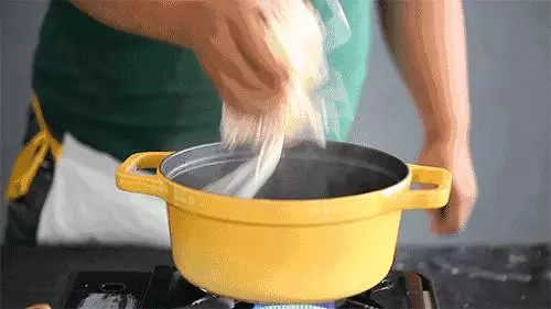 煮飯用熱水還是冷水?90%的人都做錯了真想不到