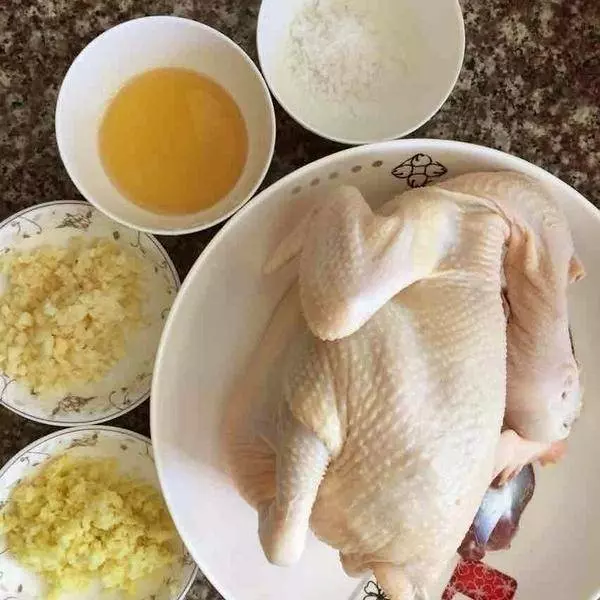 原汁隔水蒸雞——皮脆肉滑,保留雞的原汁原味