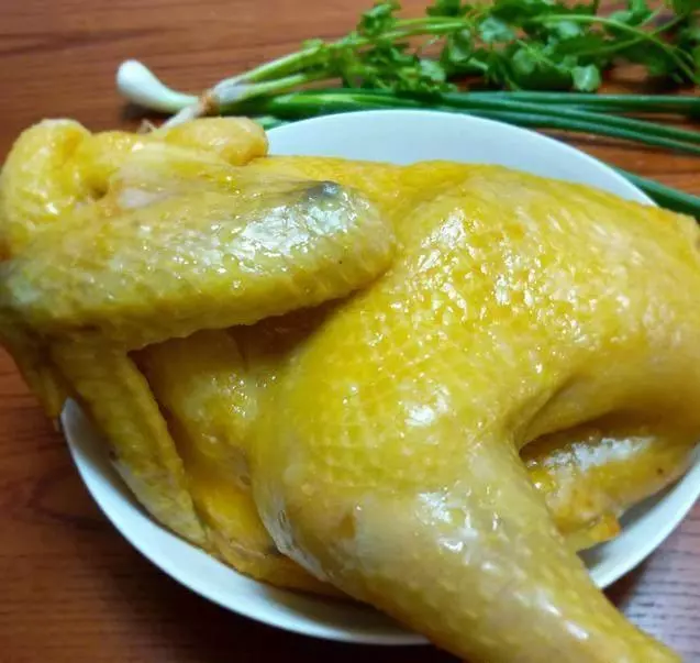 原汁隔水蒸雞——皮脆肉滑,保留雞的原汁原味