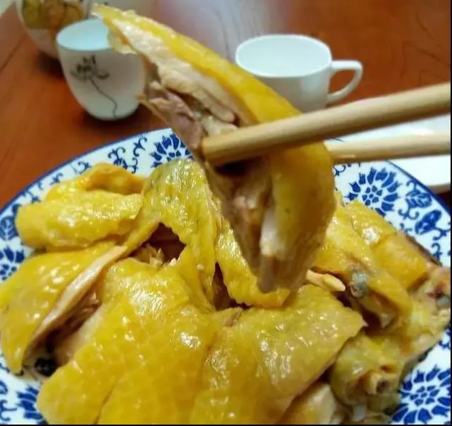 原汁隔水蒸雞——皮脆肉滑,保留雞的原汁原味