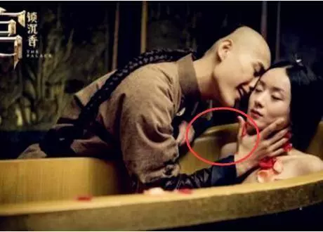 演員拍戲時的下半身是什麼狀態?看了不要笑