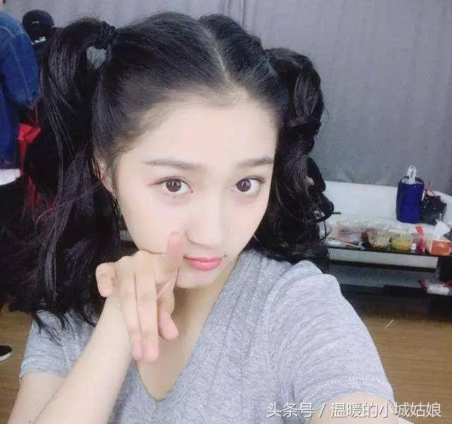 女星雙馬尾造型,楊穎像鄰家女孩,謝娜年輕10歲,趙麗穎萌到我了